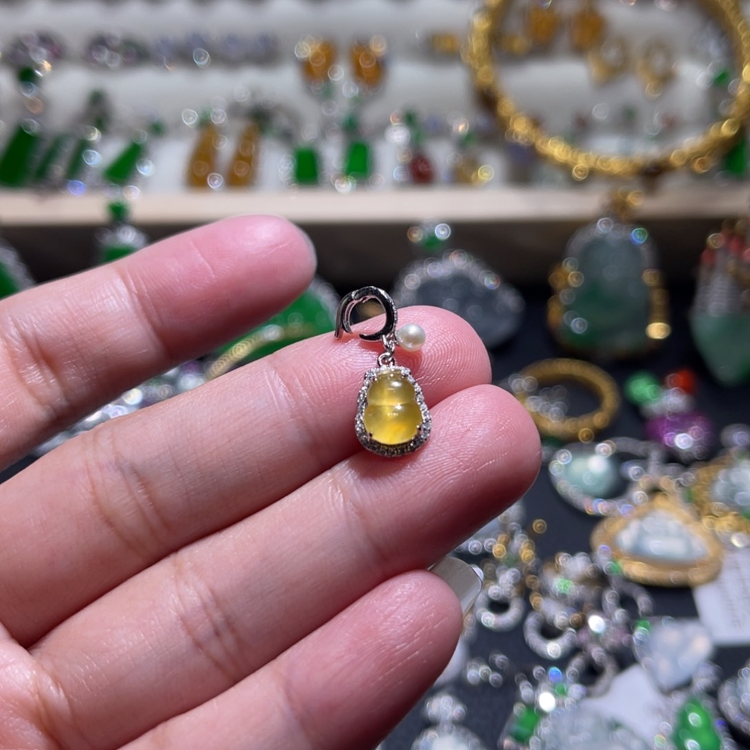 翡翠吊坠(不含链)18K金镶嵌黄翡葫芦滴溜