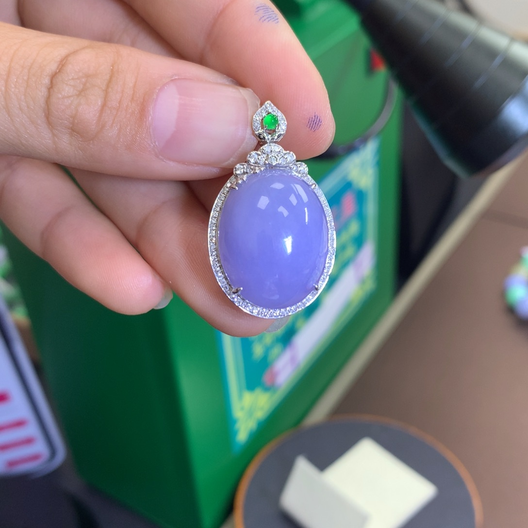 翡翠颈饰18K金镶嵌翡翠