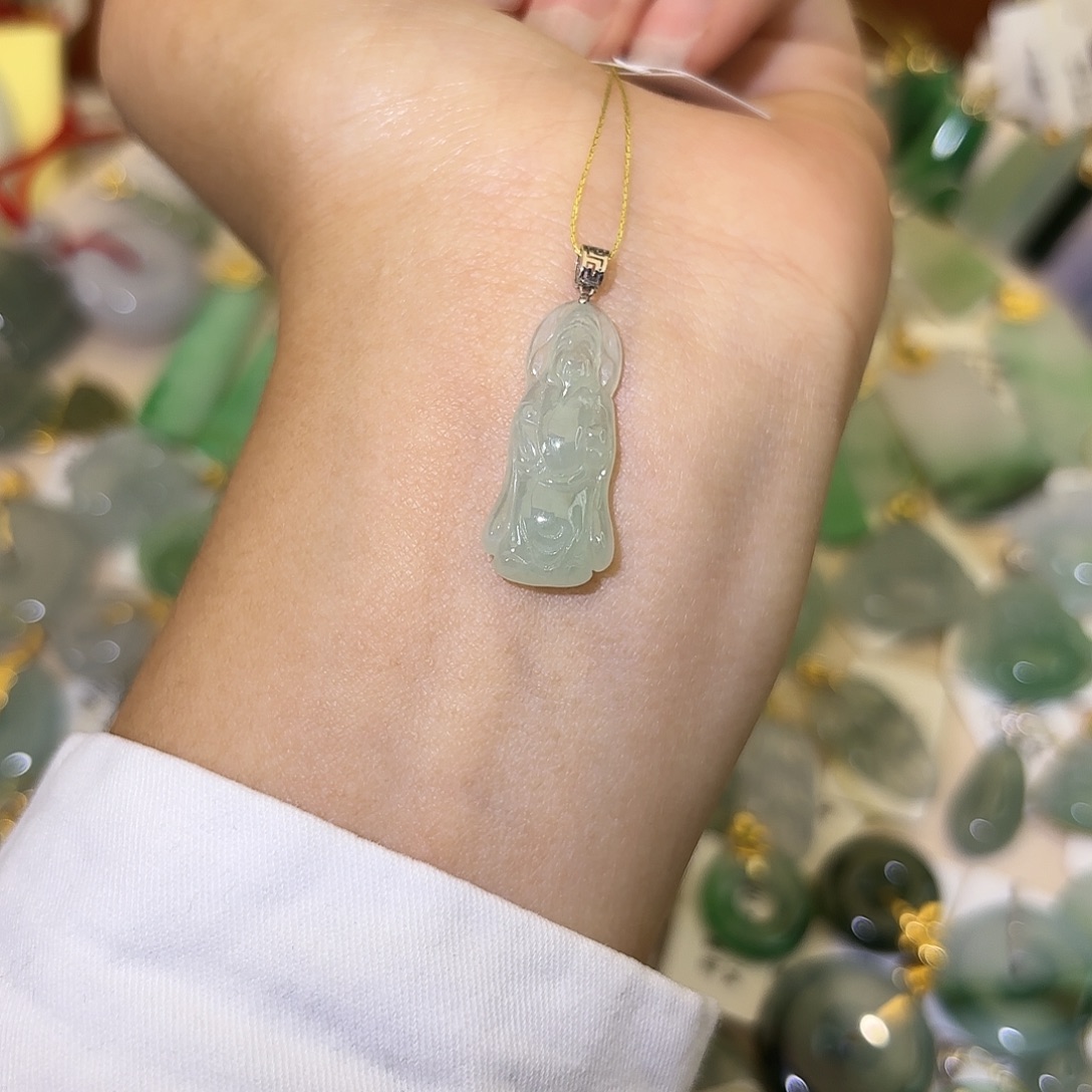 翡翠18K金镶嵌颈饰财神