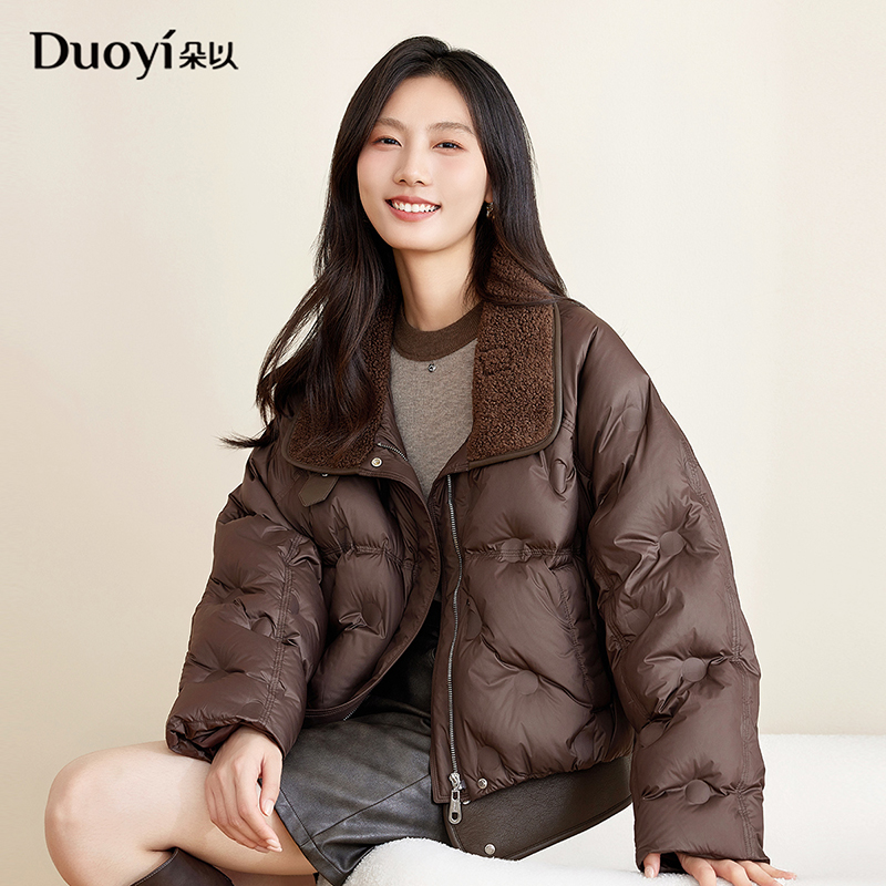 朵以2025冬季新款时髦翻领毛领宽松百搭短款羽绒服39DD912027