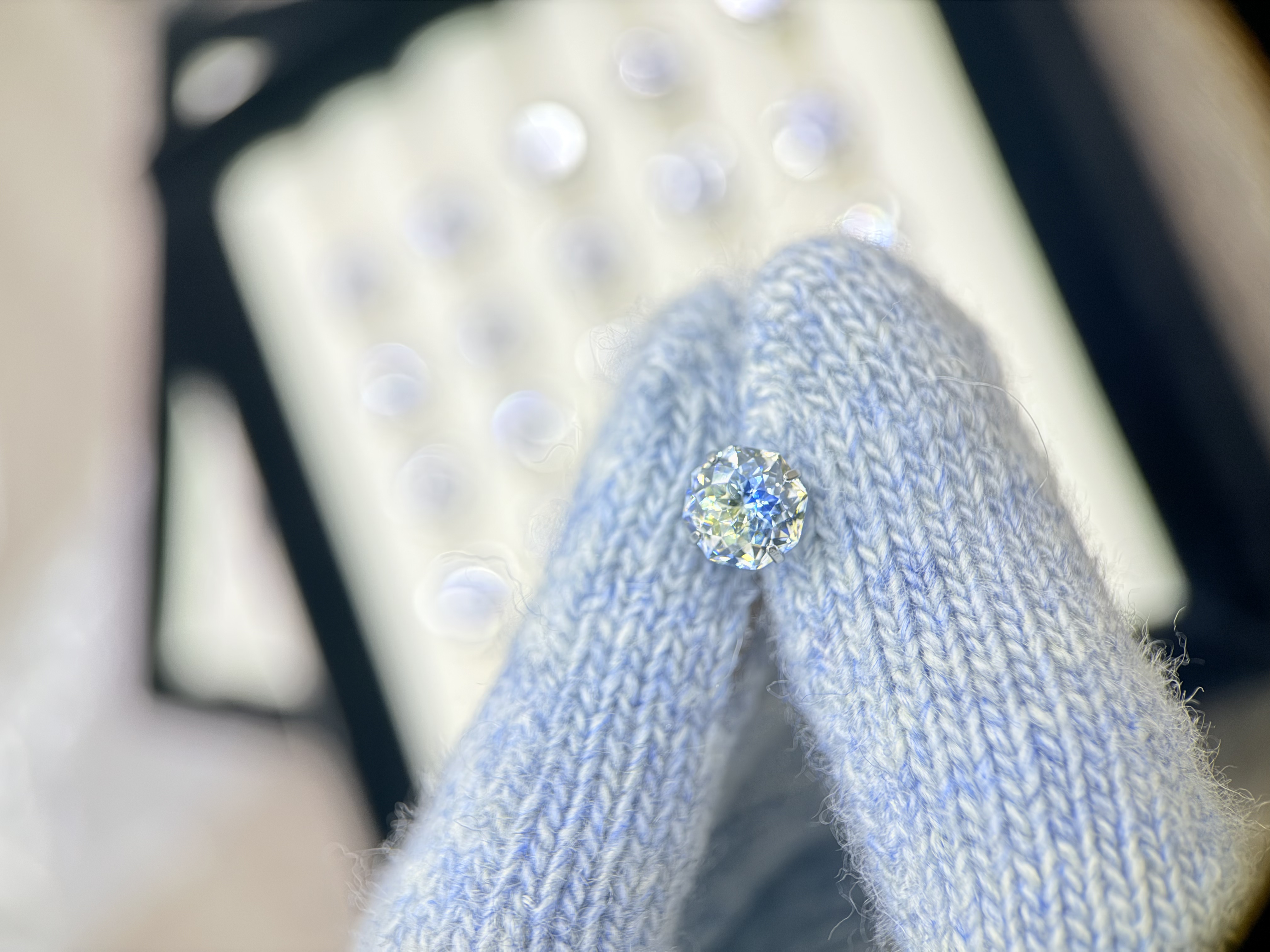 钛钢锆石耳饰 A634   双色手捧花锆石8mm百搭时尚精致耳骨钉耳钉