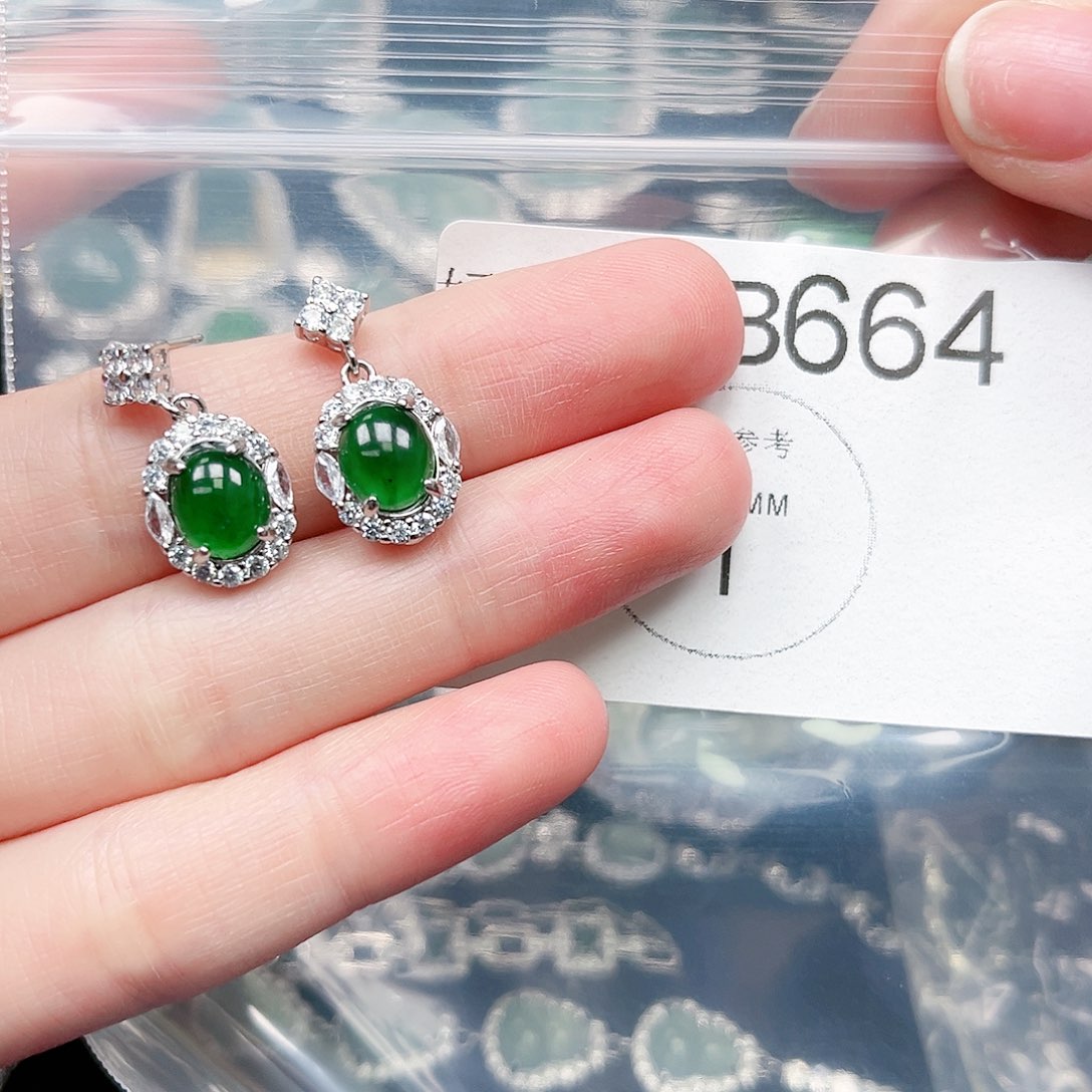 翡翠颈饰未镶嵌翡翠664