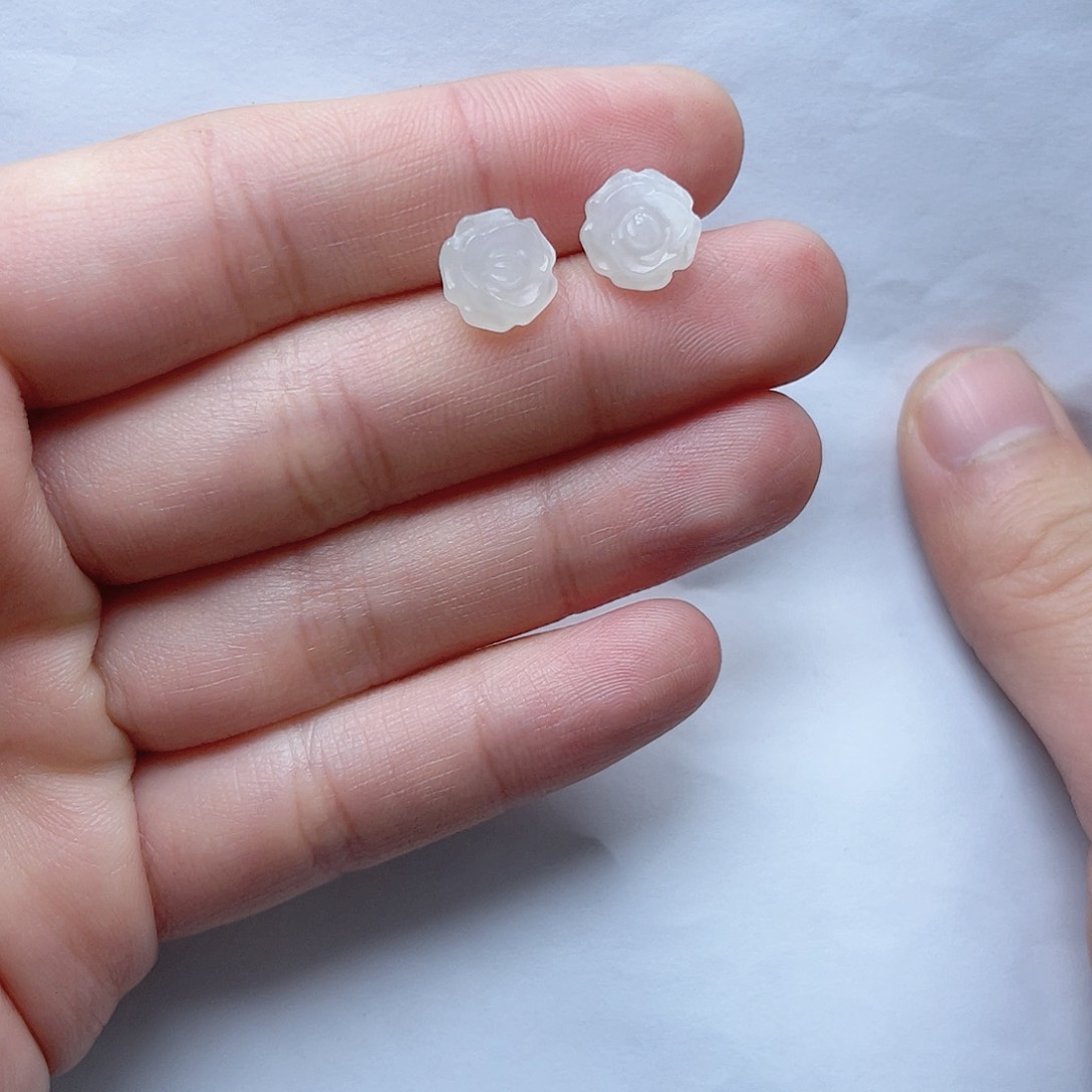 和田玉耳钉。k k银S925镶嵌