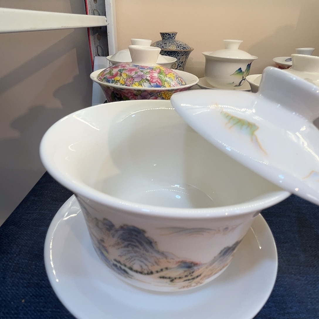 这些盖碗很漂亮！！！