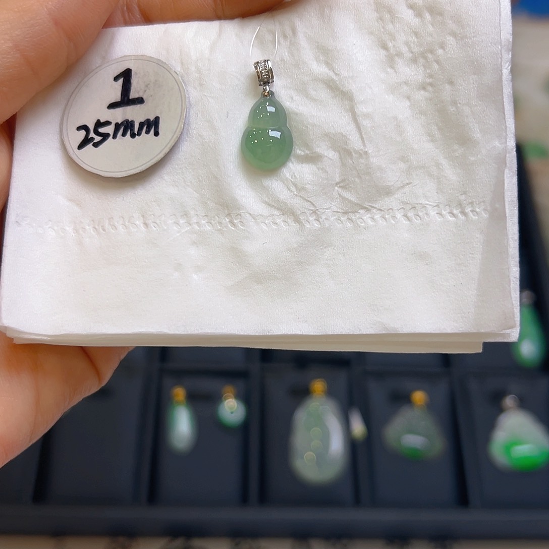 翡翠颈饰18K金镶嵌翡翠