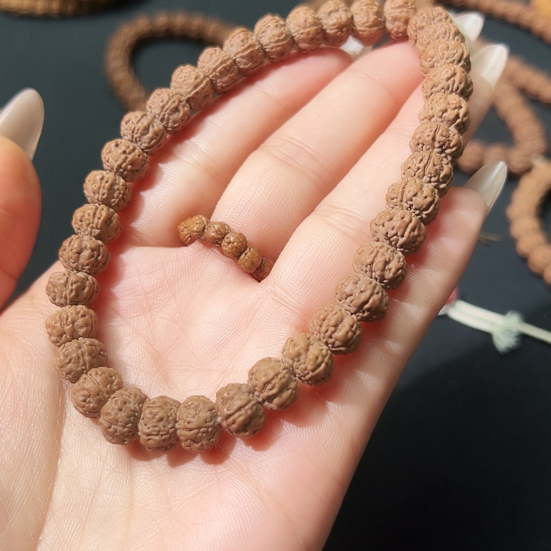 金刚菩提吊坠站****人老树王手串