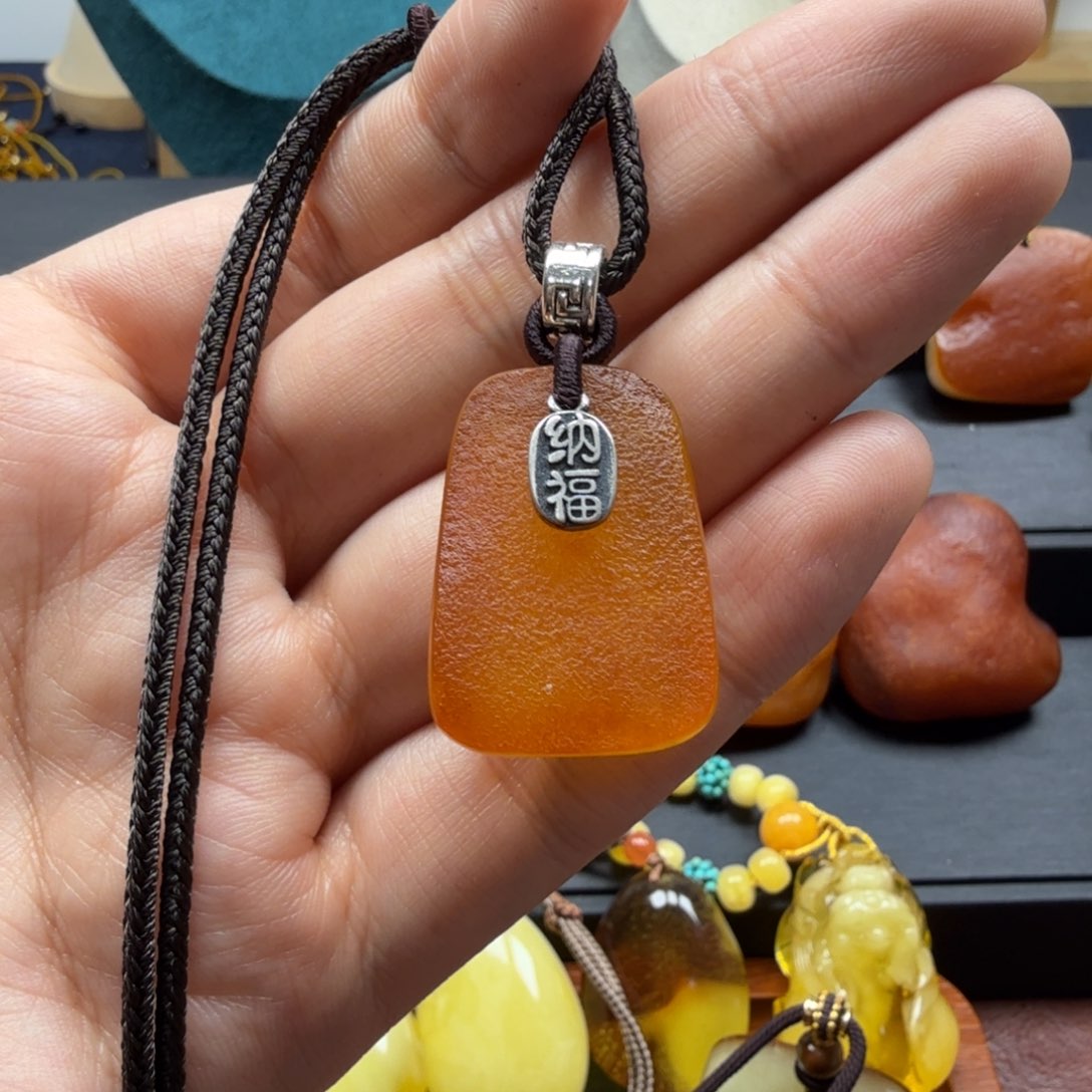 琥珀吊坠(赠链)未镶嵌