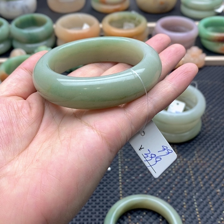 石英质玉手镯未镶嵌快*颂