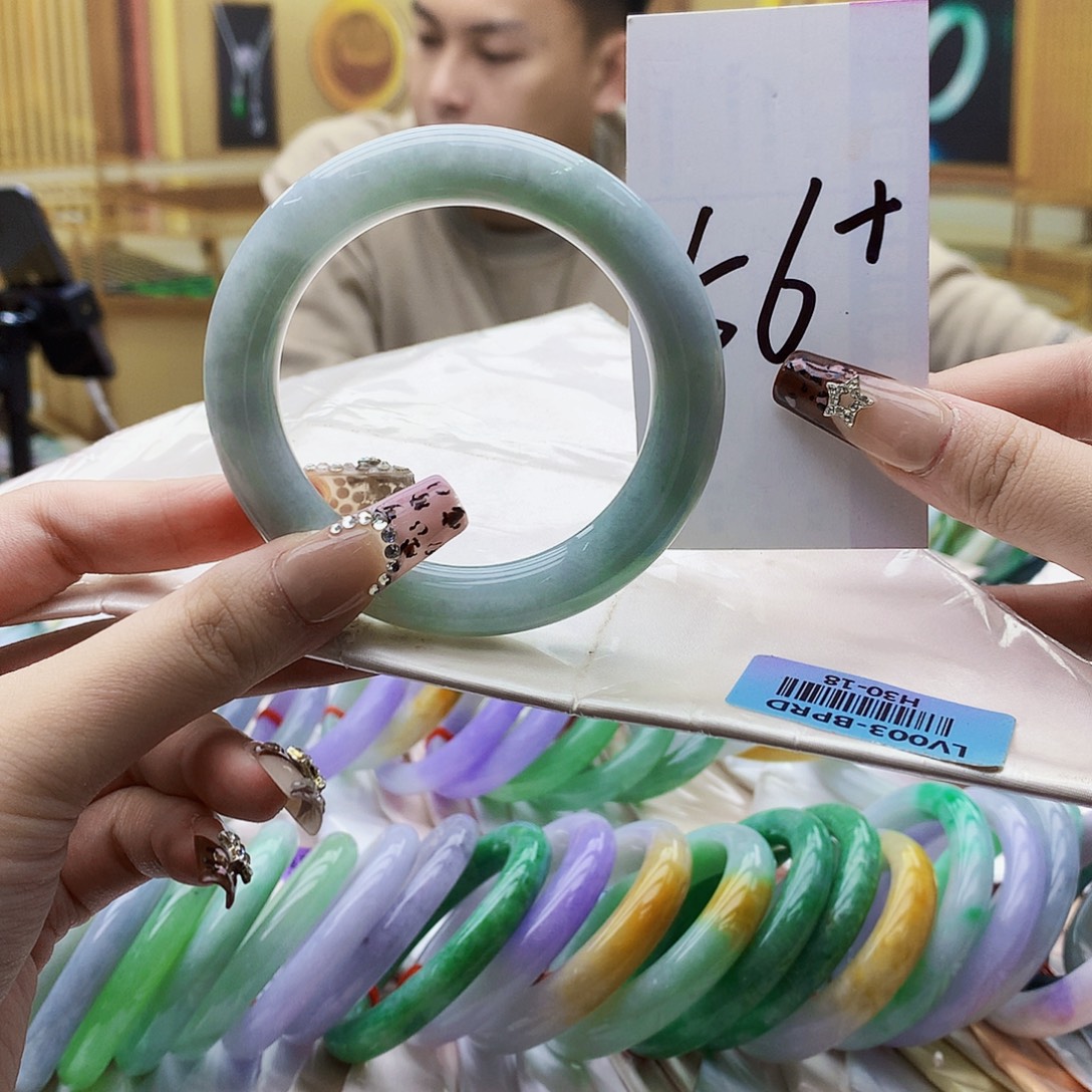 翡翠未镶嵌手镯jnm