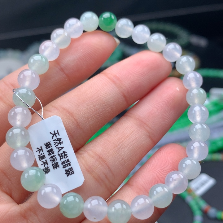 翡翠手镯未镶嵌卡