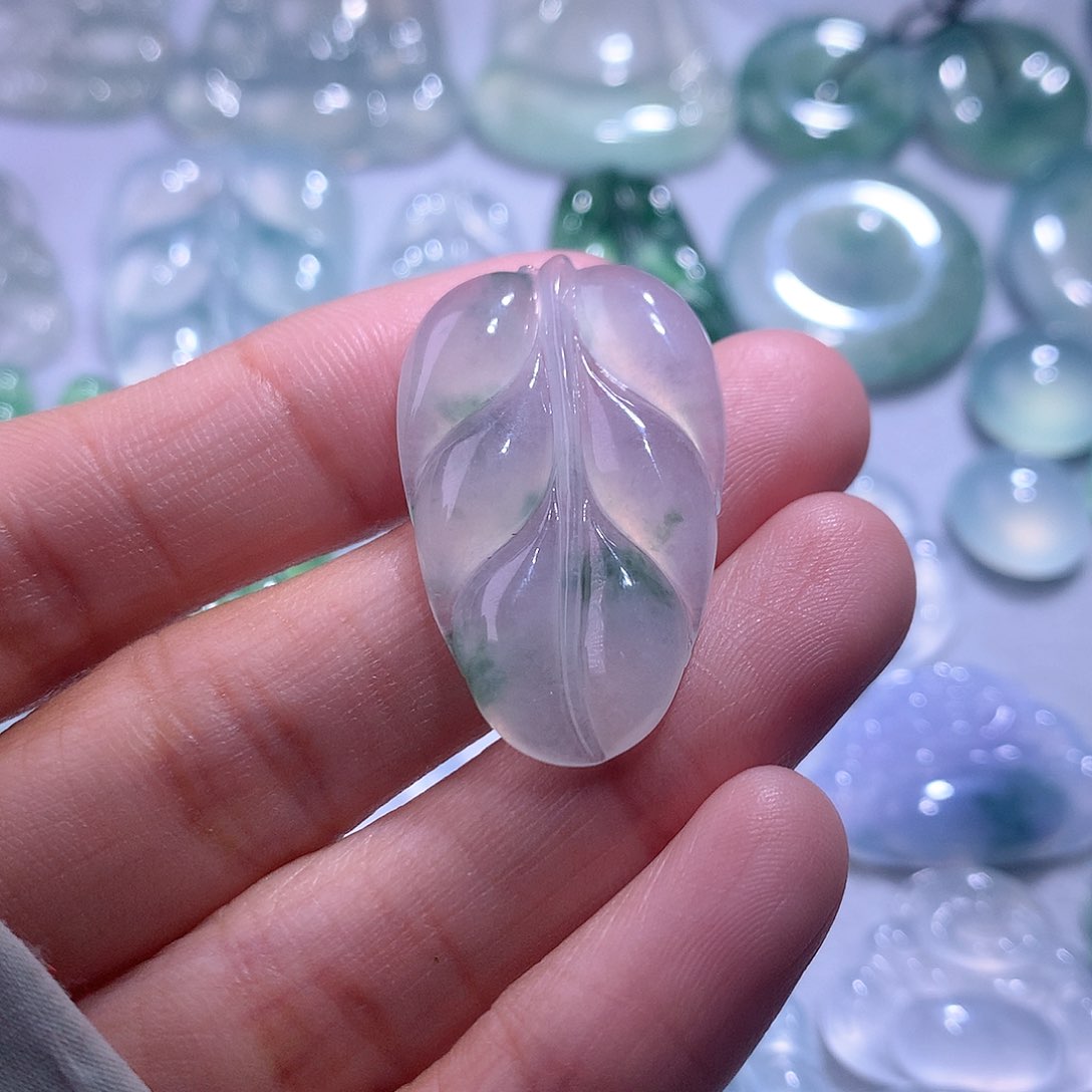 【闪购商品】翡翠颈饰未镶嵌叶子