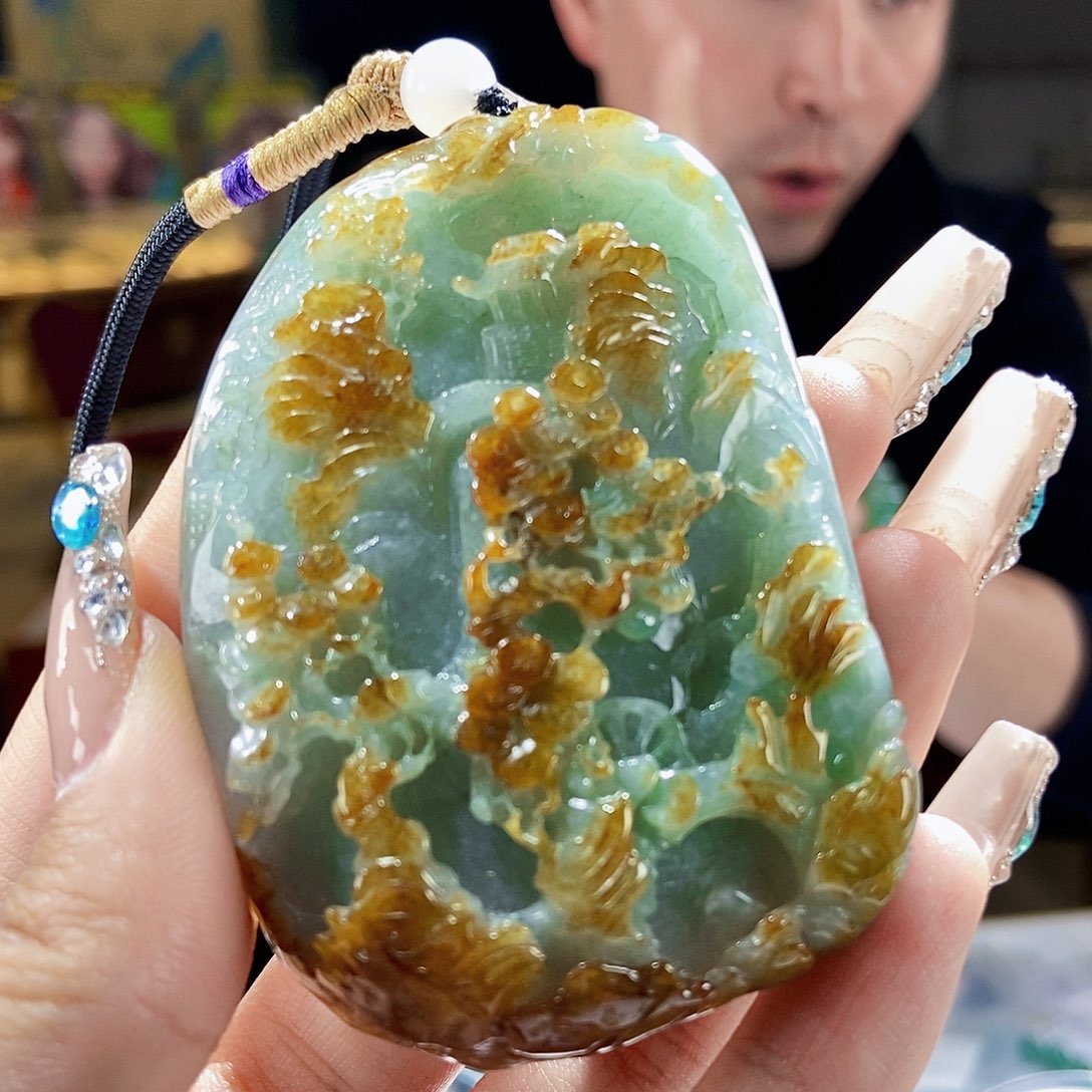翡翠颈饰未镶嵌翡翠