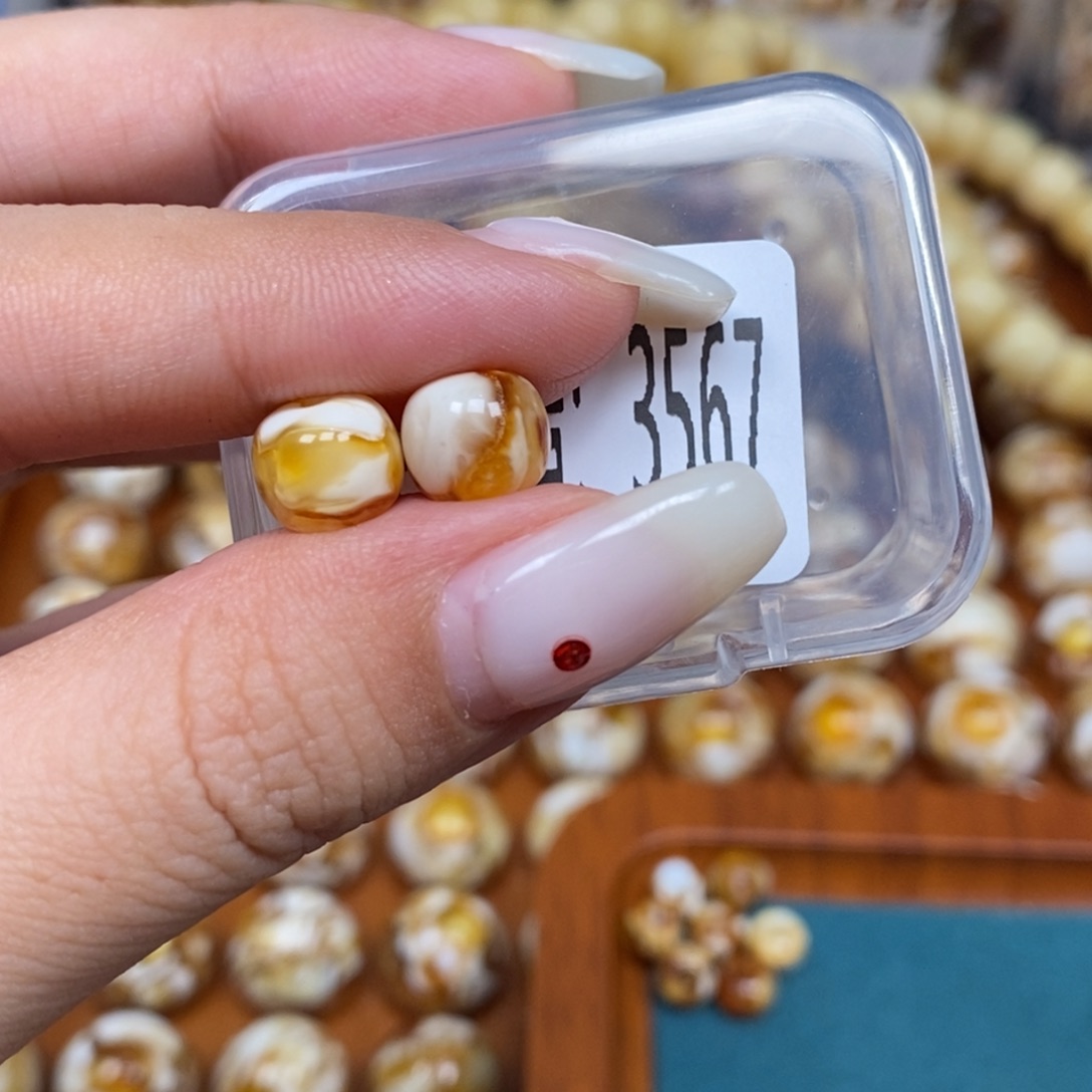 蜜蜡未镶嵌珠宝奇石3567