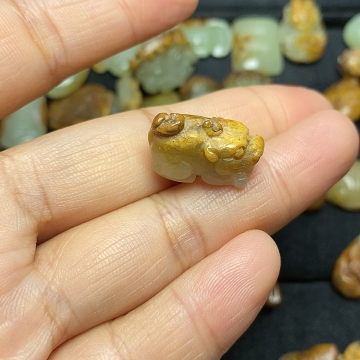 断***笔岫岩河磨玉（透闪石质玉）未镶嵌颈饰