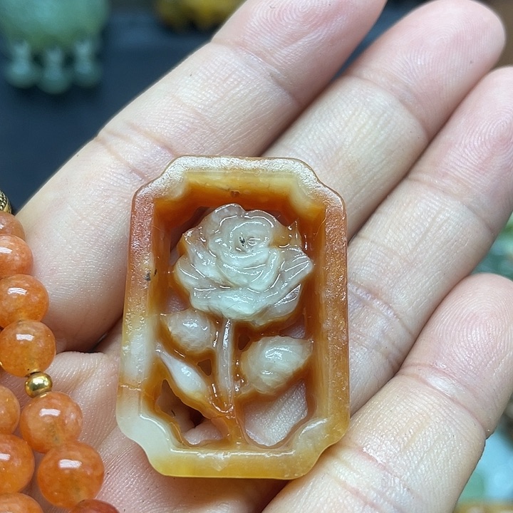 未镶嵌蛇纹石玉颈饰