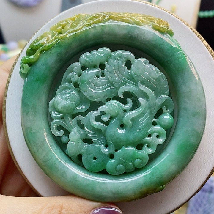 翡翠手镯未镶嵌黄加绿翡翠雕刻凤穿牡丹套镯54+