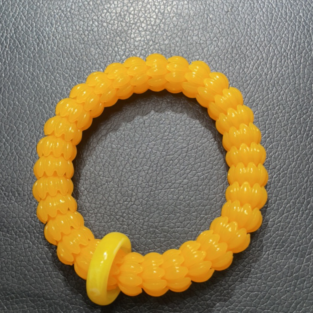  706  卡14菠萝雕手串