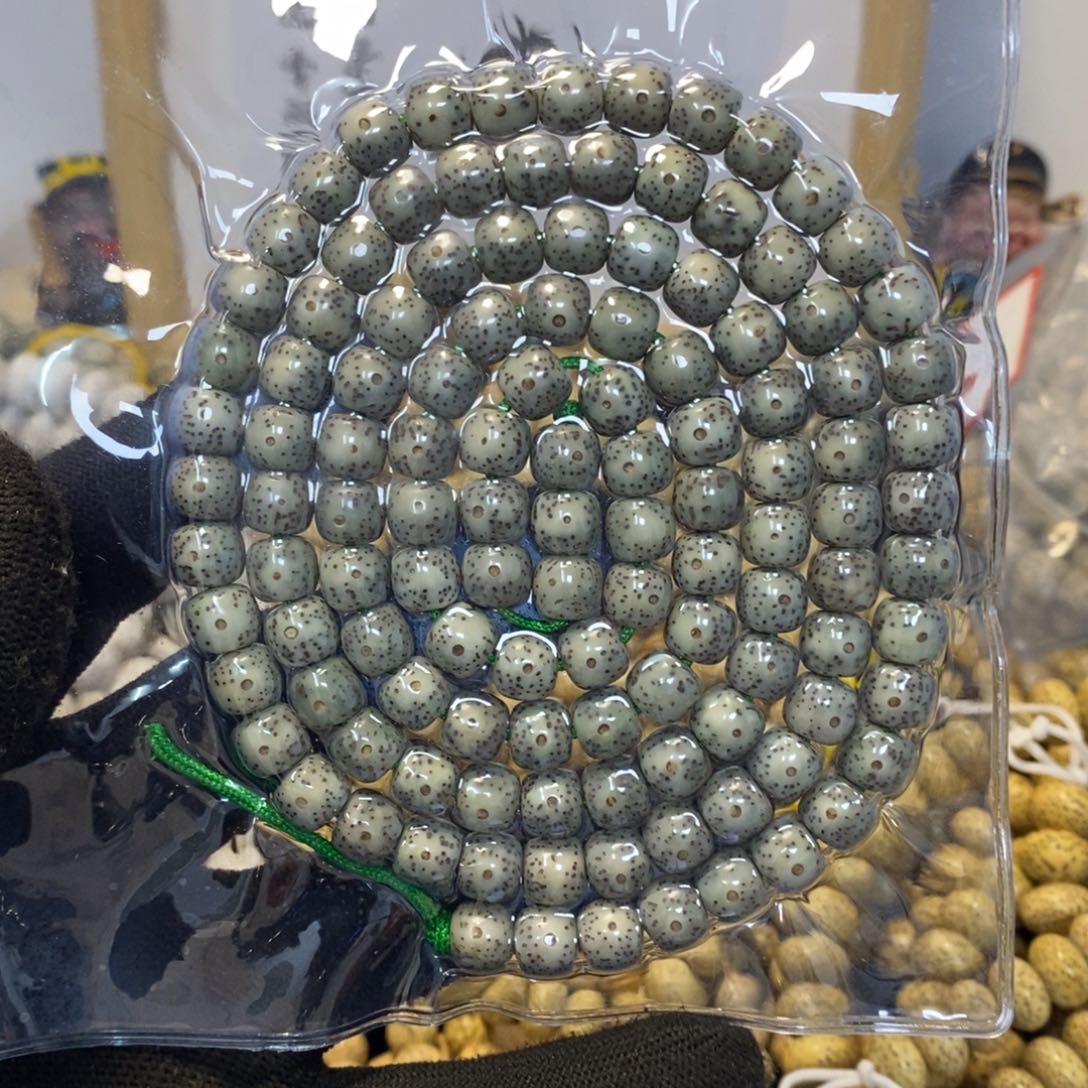 刘***秀星月菩提吊坠7x8石玉料桶珠108长串