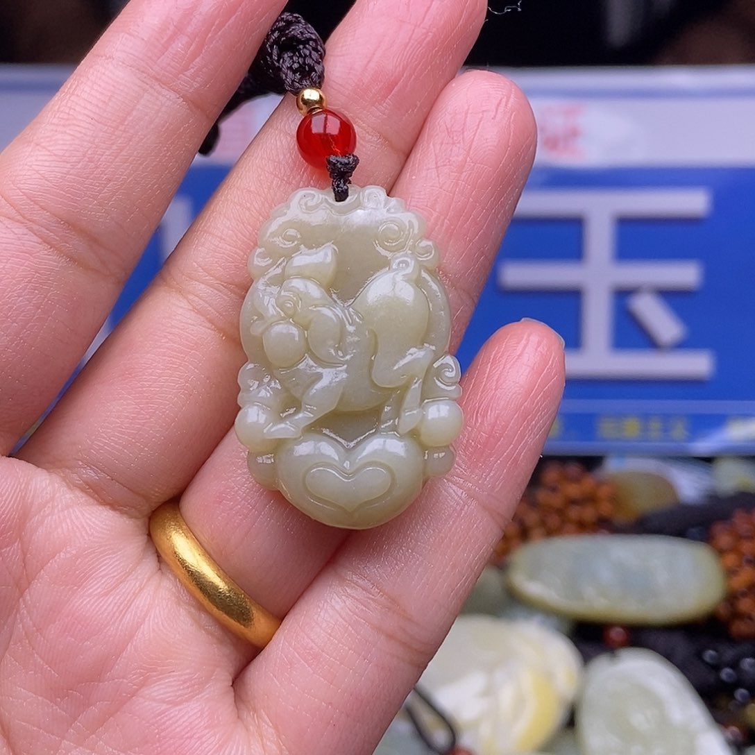 和田玉未镶嵌颈饰