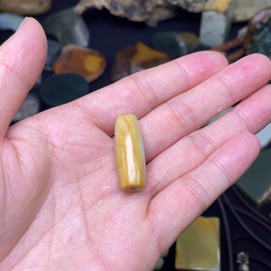 佛***系岫岩河磨玉（透闪石质玉）未镶嵌车挂