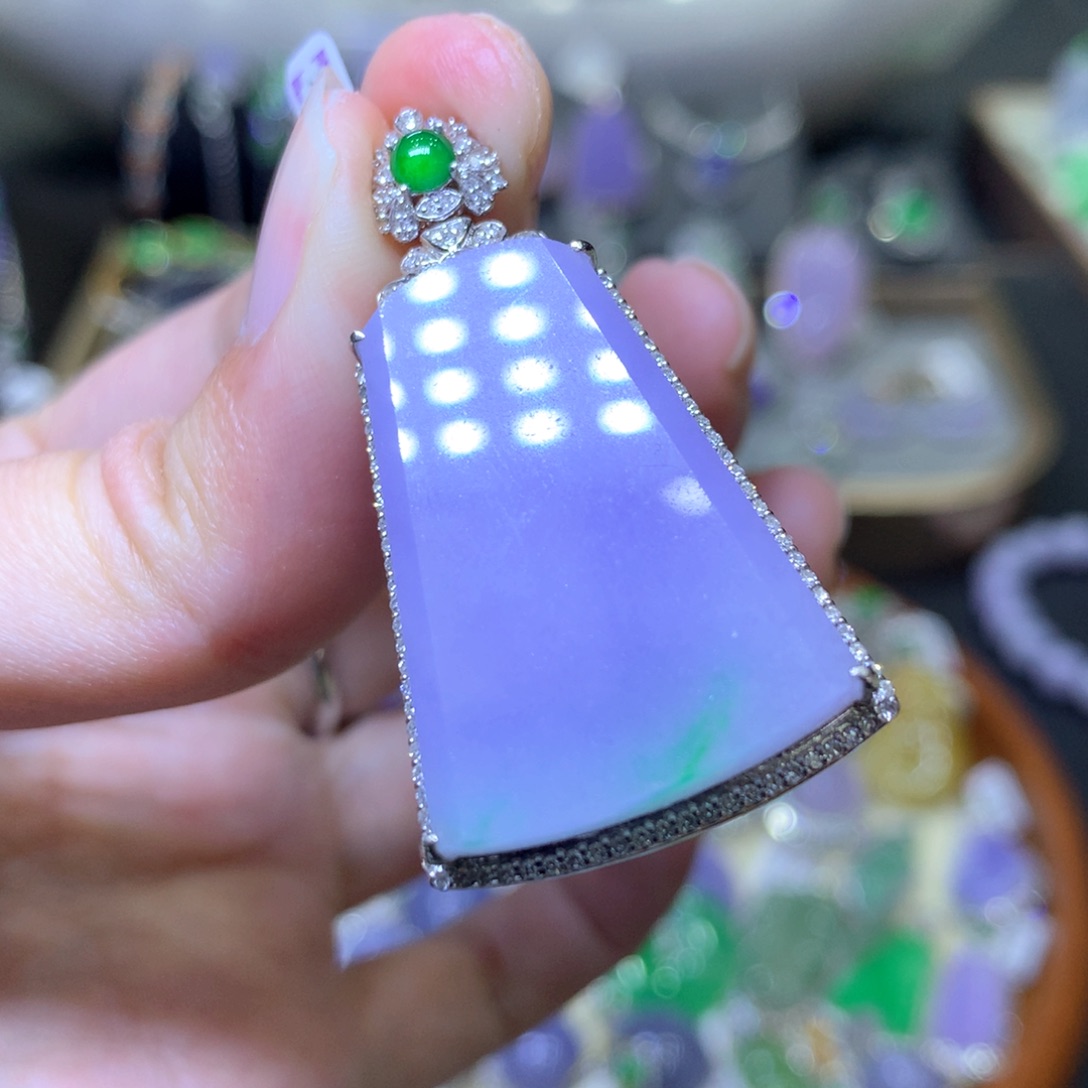 【闪购商品】翡翠颈饰18K金镶嵌翡翠吊坠项链