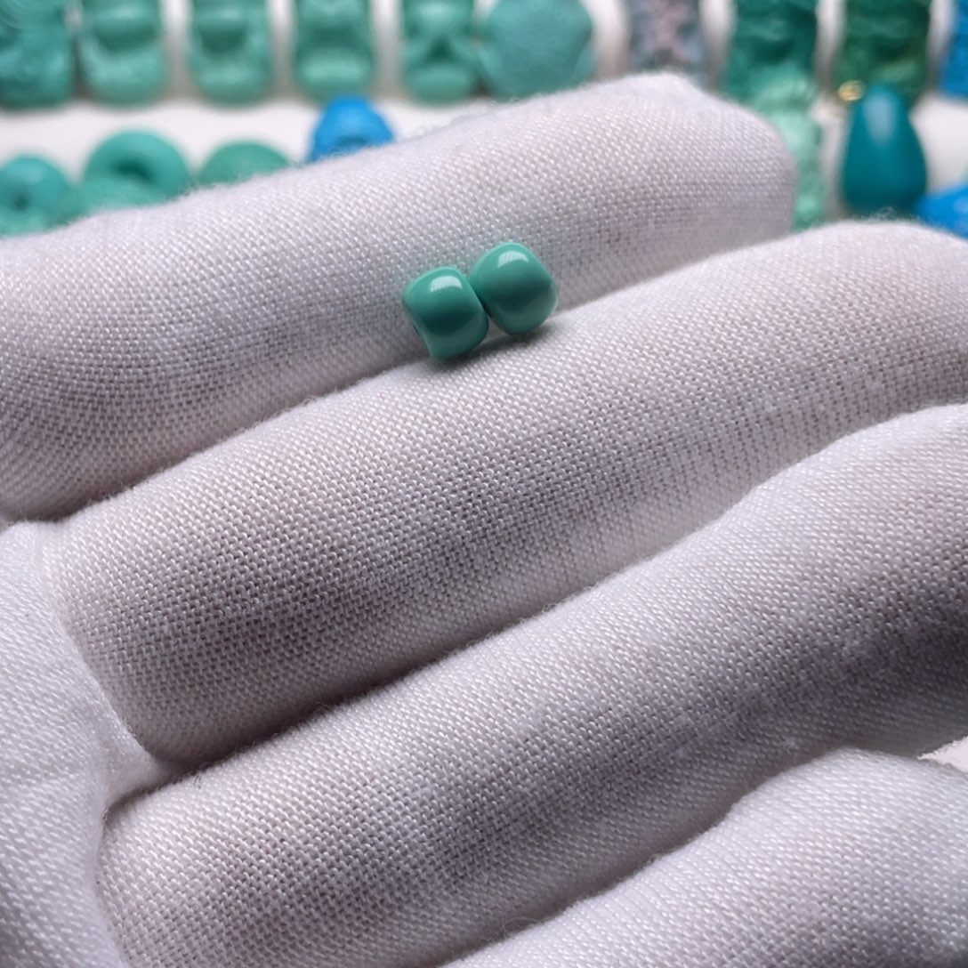 绿色卡6老形珠一对