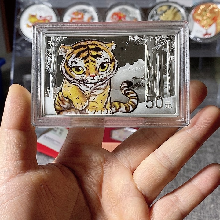 纯银原盒证22年方虎一枚如图