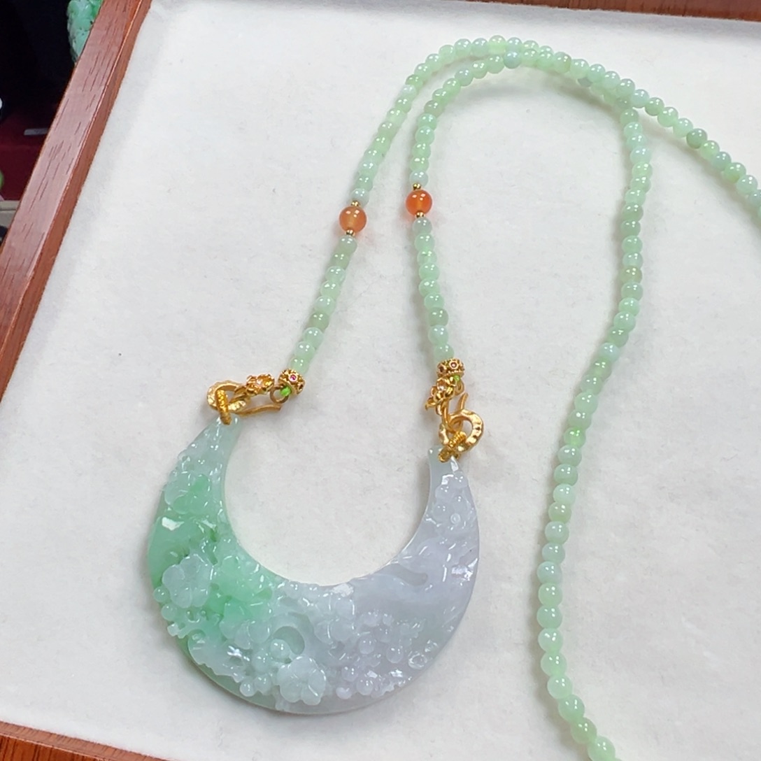 翡翠未镶嵌毛衣链月亮弯弯