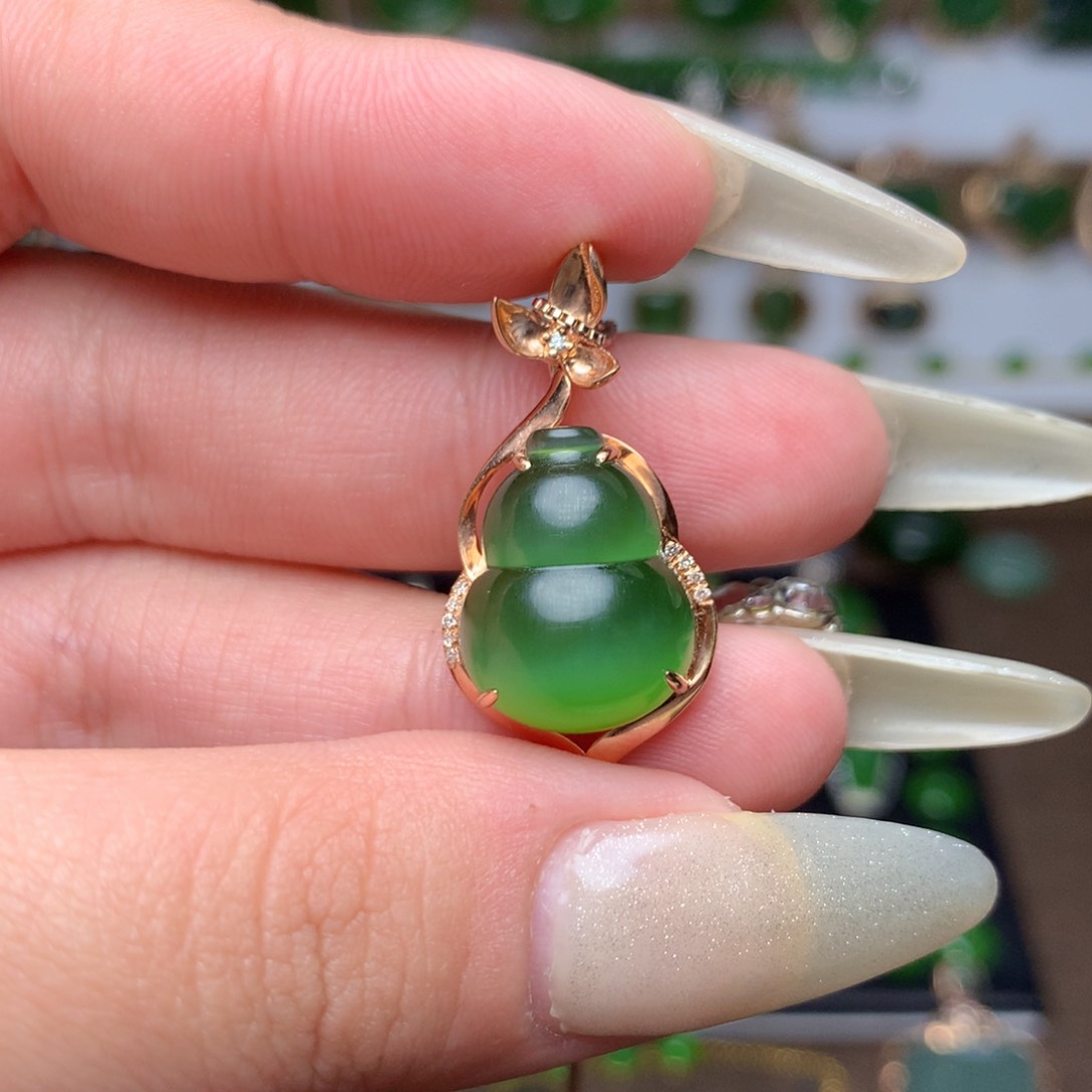 和田玉（碧玉）吊坠18K金镶嵌