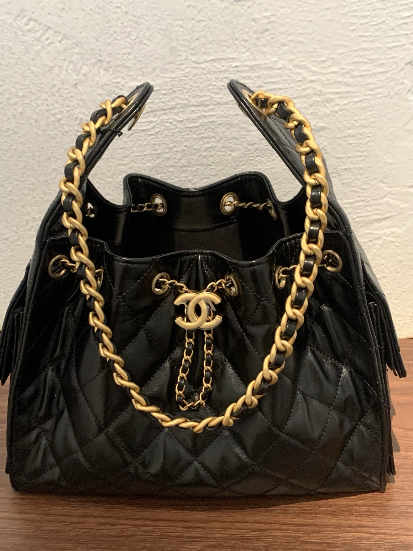未使用 Chanel/香奈儿 HIHI25C黑金牛双口袋抽绳hobo13723180JL