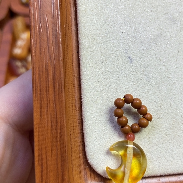 琥珀未镶嵌珠宝奇石月亮提溜