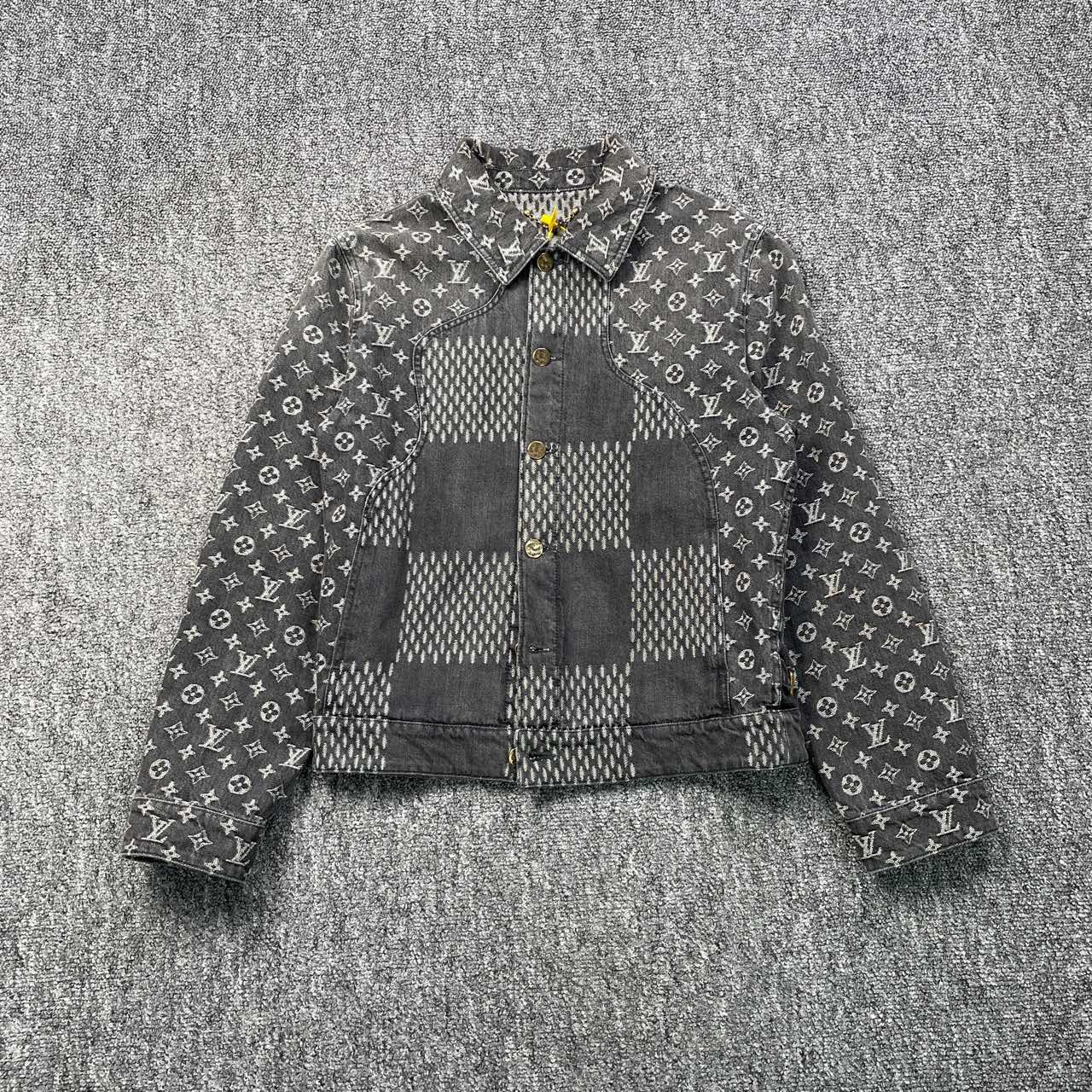 99新 LouisVuitton/路易威登 满印拼接休闲牛仔外套/44码6022