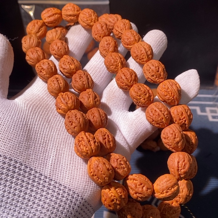 文玩核桃手串……30