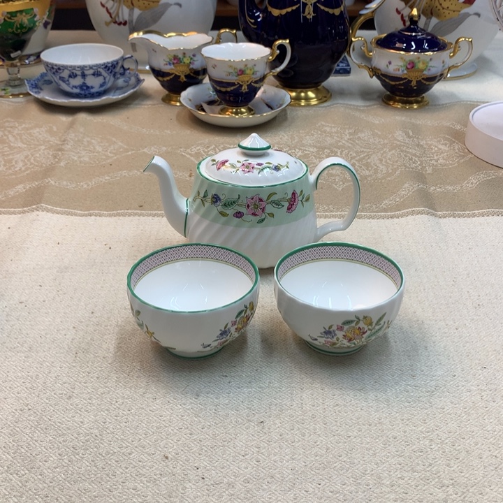 紫砂金瓷阁精品瓷器店