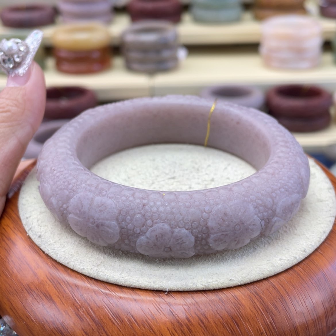 【闪购商品】石英质玉手镯未镶嵌梦***牛