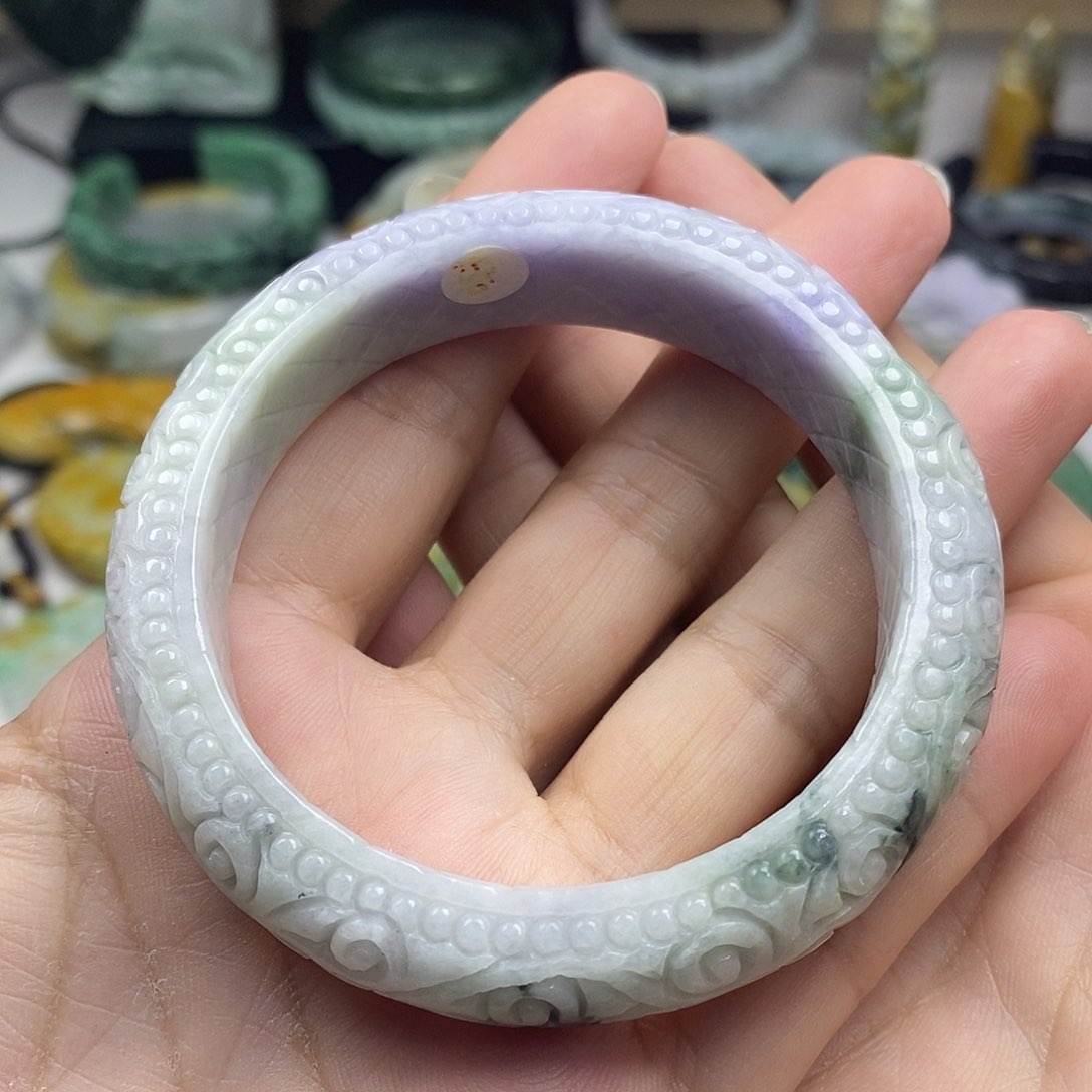 翡翠未镶嵌颈饰?**⁴手镯