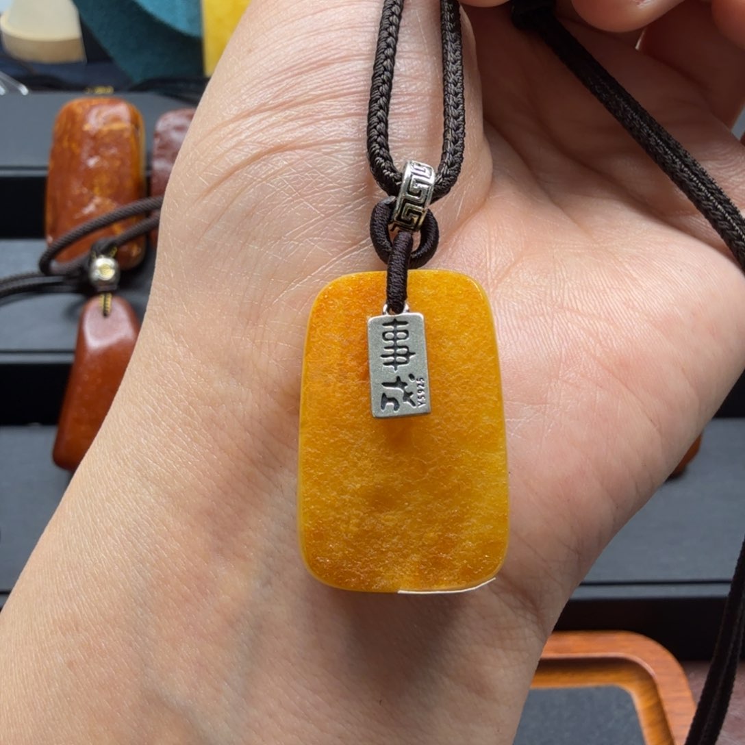 未镶嵌吊坠(赠链)琥珀