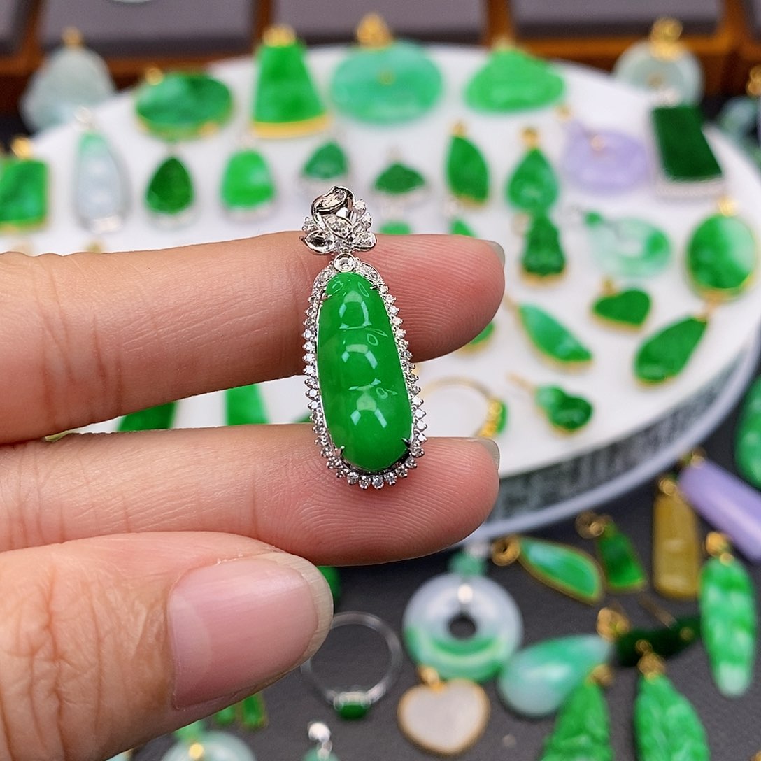 翡翠18K金镶嵌吊坠(不含链)信****容