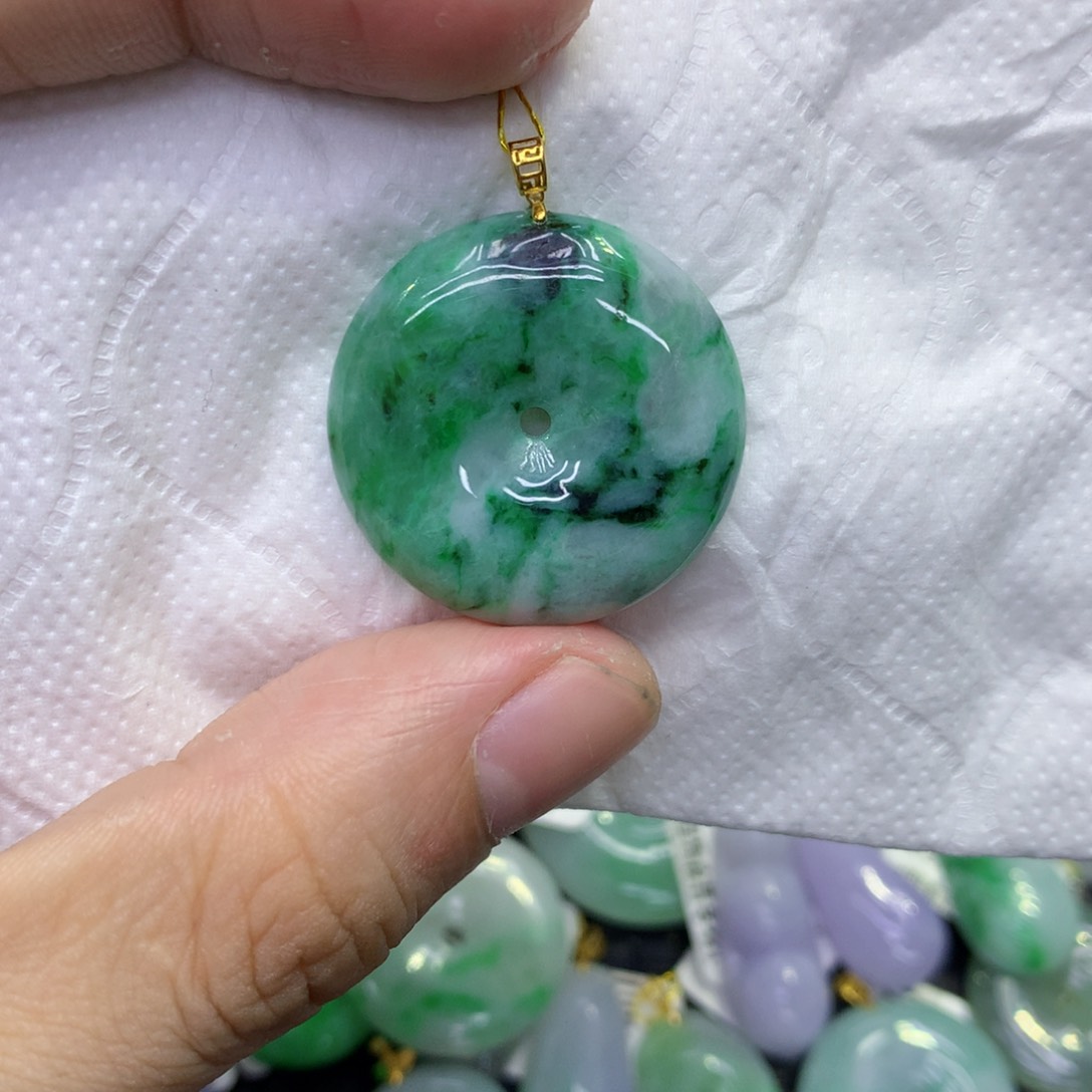 颈饰18K金镶嵌翡翠