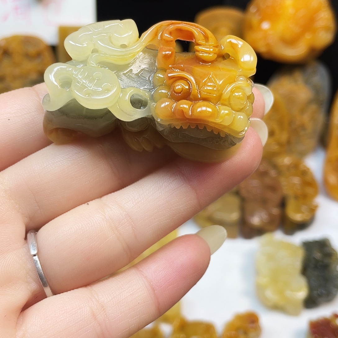 石英质玉（黄龙玉）未镶嵌吊坠(不含链)