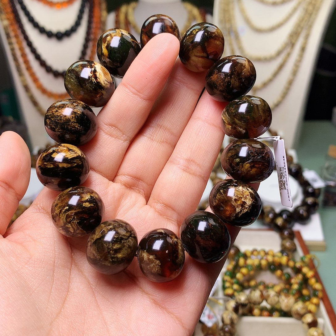 德***工琥珀未镶嵌裸石抚顺琥珀930