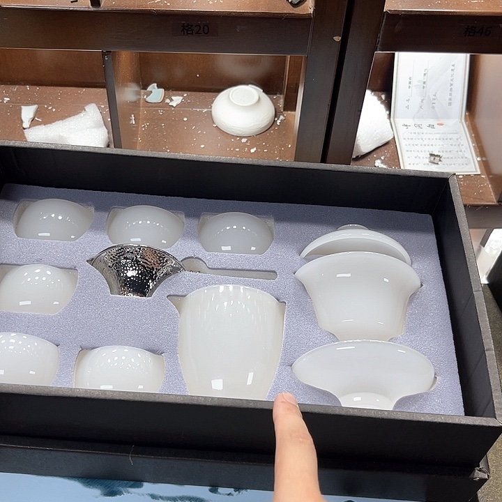 孤品茶具套装等。