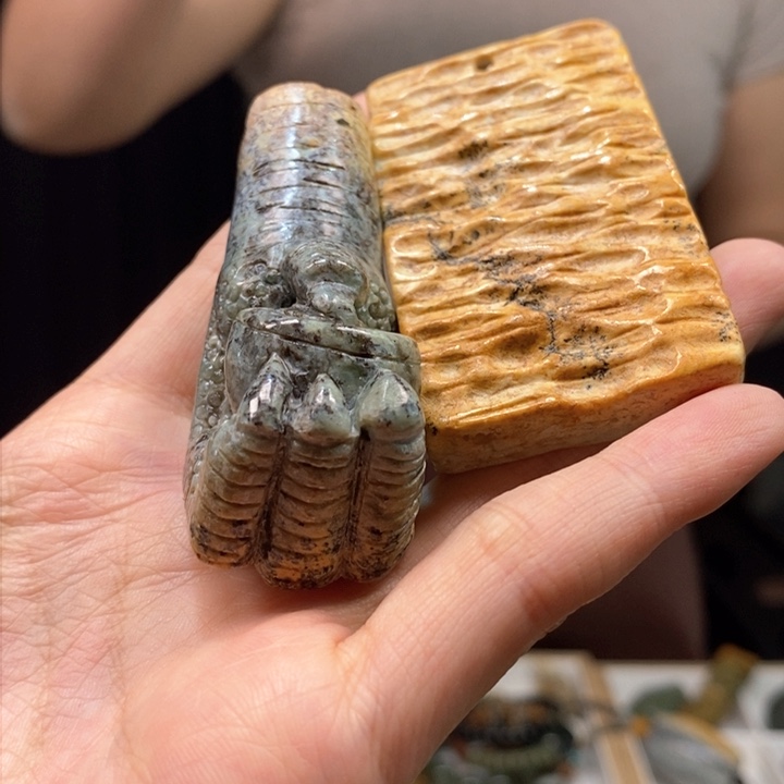 岫岩河磨玉（透闪石质玉）颈饰未镶嵌