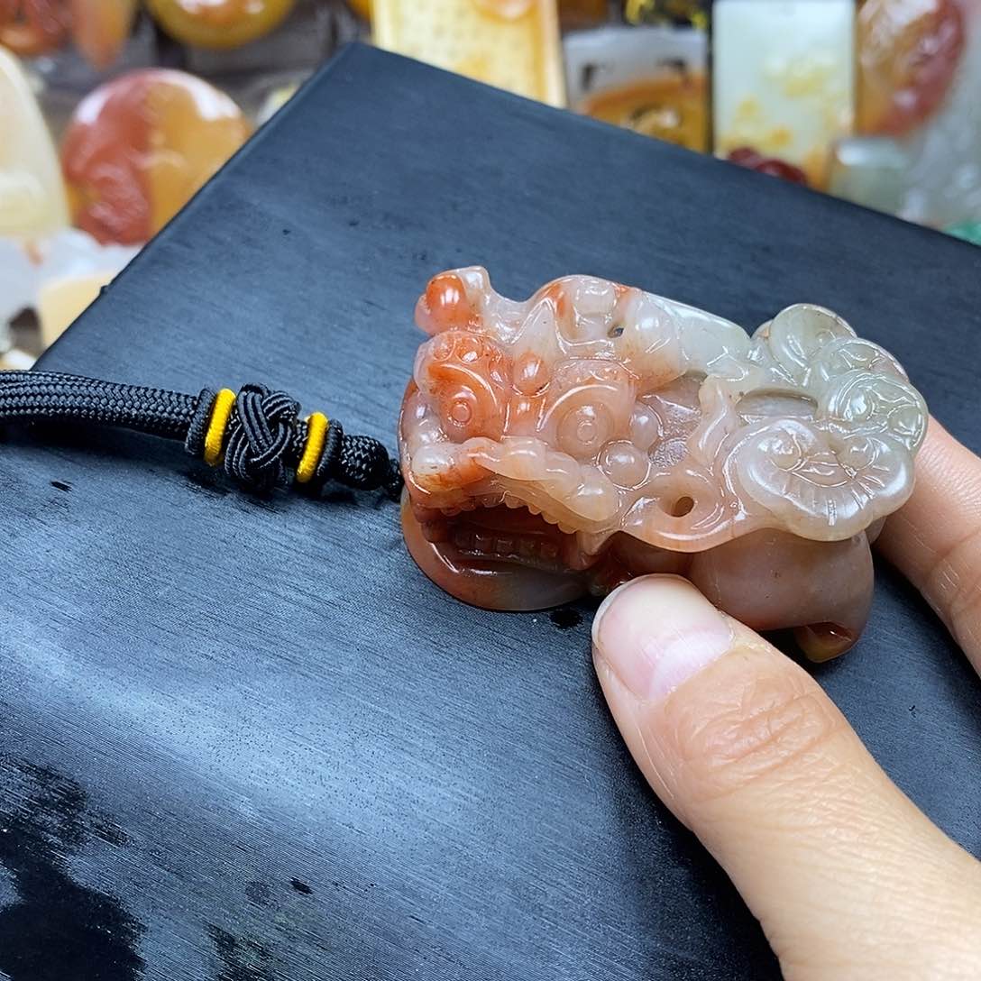 石英质玉（黄龙玉）颈饰未镶嵌