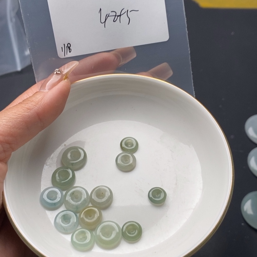 【闪购商品】翡翠颈饰未镶嵌菅*_