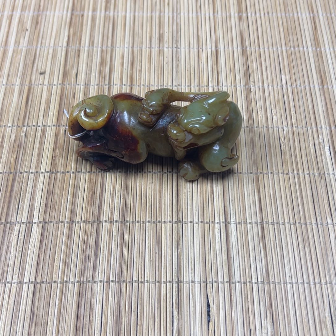 和田玉未镶嵌把件