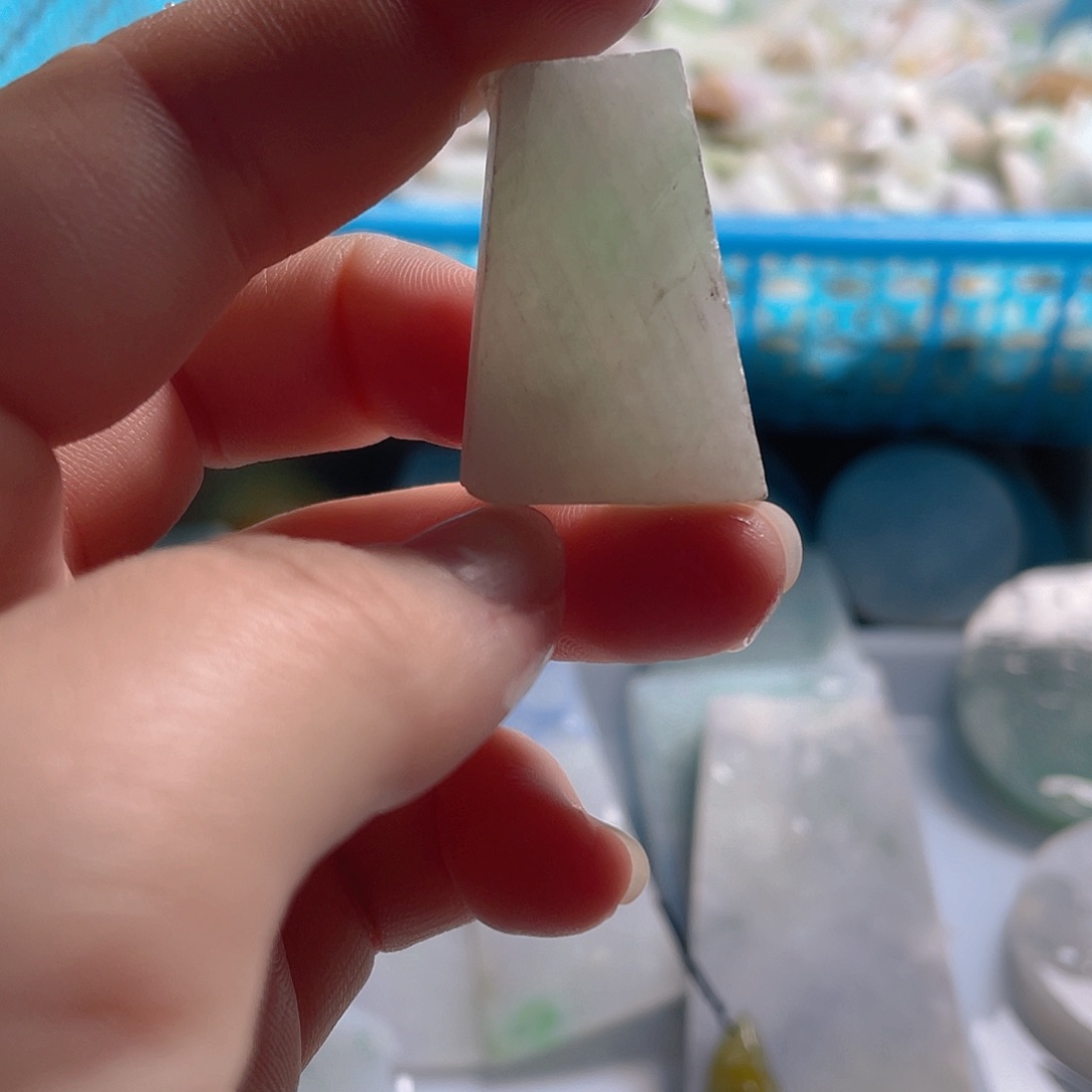 颈饰未镶嵌翡翠逍****咖.