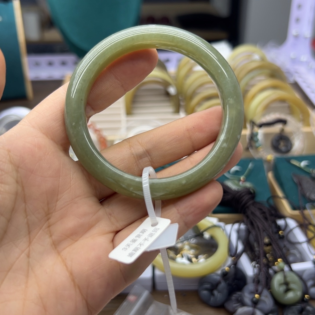 和田玉手镯未镶嵌57.3圈围1363