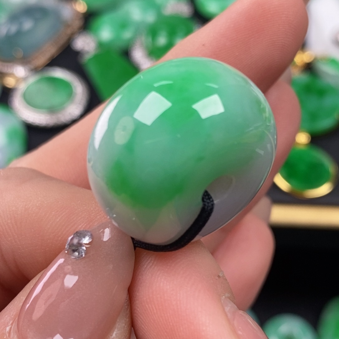 翡翠颈饰未镶嵌翡翠