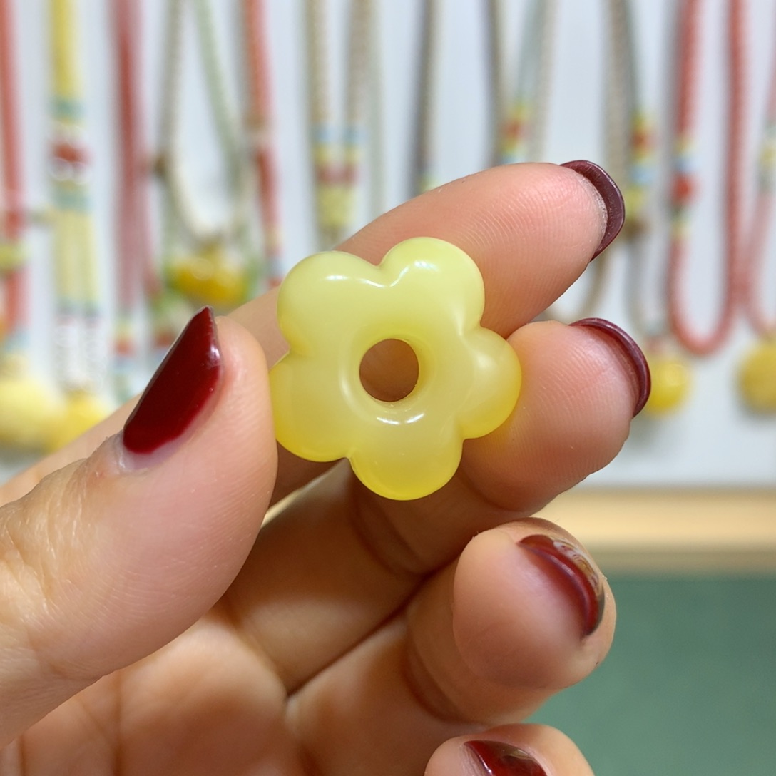 琥珀裸石未镶嵌配饰